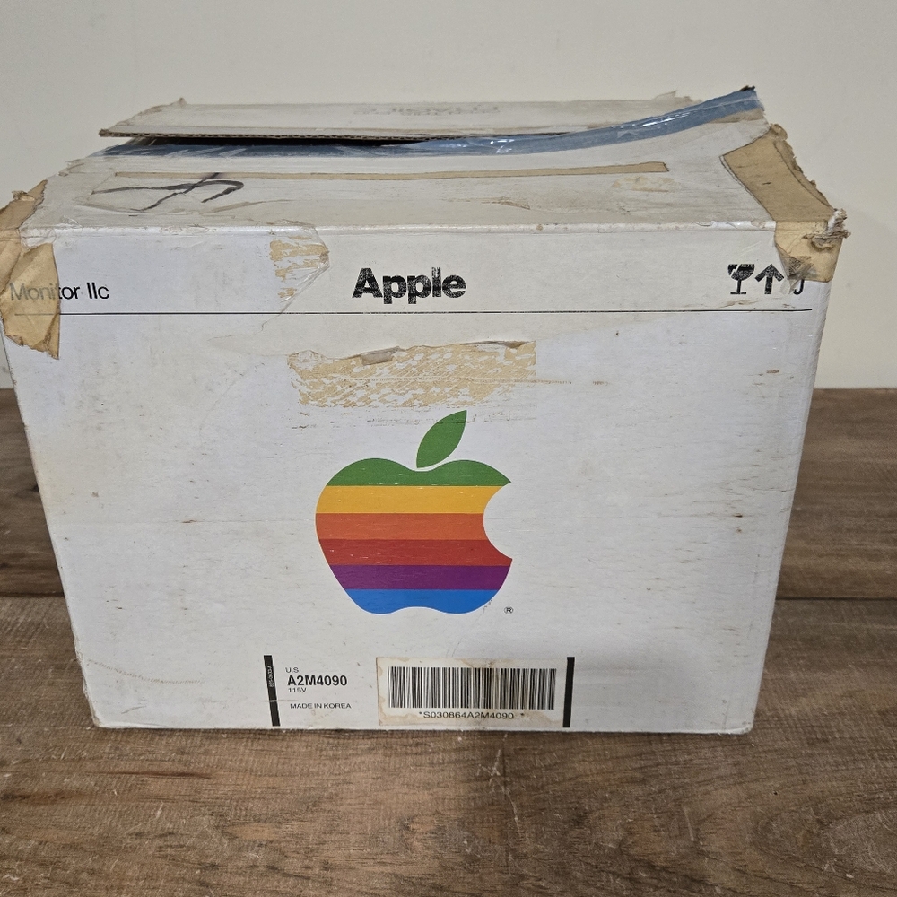 Apple iic Computer Monitor (Model A2M4090)